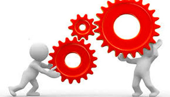 Imagen de unos engranajes sujetado por personas animadas